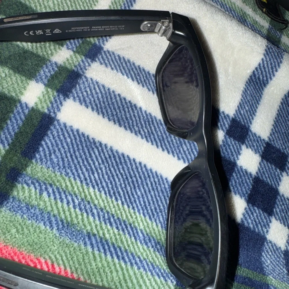 Ray-Ban Matte Black Sunglasses with Brown Case